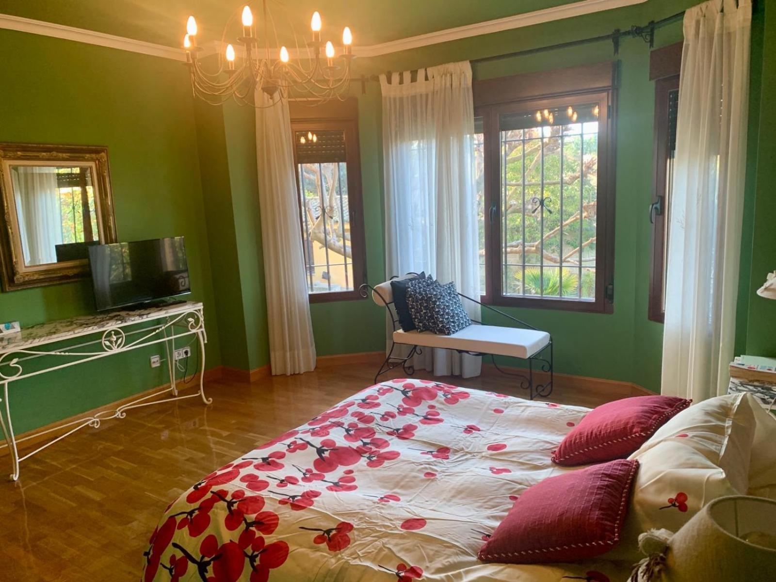 Luxury Positive House Gran Chaparral Toledo Homestay